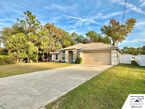 32 Pierce Ln in Palm Coast, FL - Building Photo - Building Photo