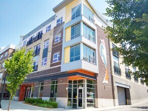 MOONBURN ON MORTON in Bloomington, IN - Foto de edificio - Interior Photo