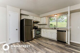 12 Oakshire Ct in St. Peters, MO - Foto de edificio - Building Photo