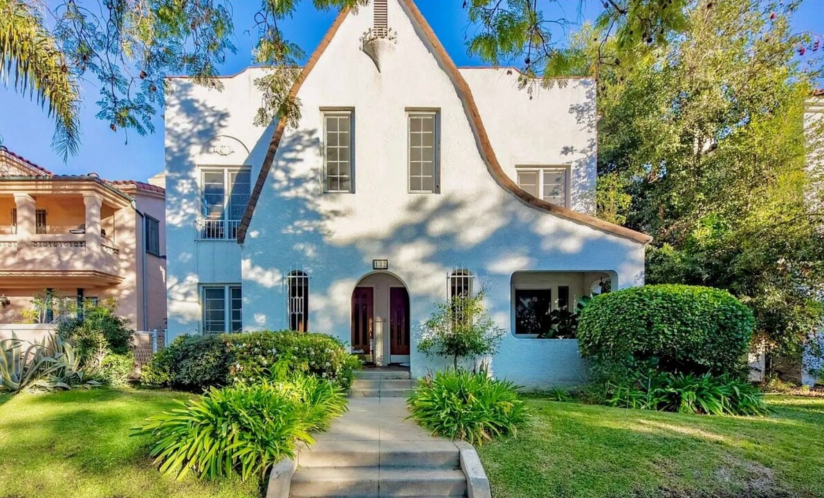 132 N La Peer Dr in Beverly Hills, CA - Foto de edificio