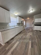 404 E Westhill Dr in Cleburne, TX - Building Photo - Building Photo
