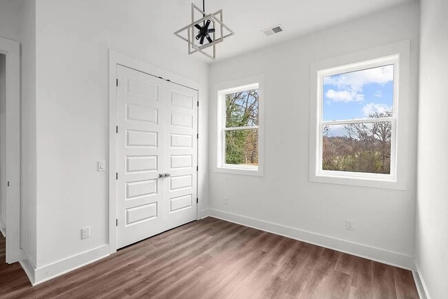 4318 Woods St in Old Hickory, TN - Foto de edificio - Building Photo