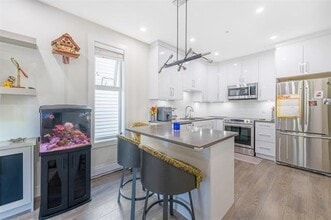 5069 Earles St in Vancouver, BC - Building Photo - Building Photo
