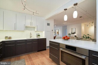 1800 Old Meadow Rd in McLean, VA - Building Photo - Building Photo