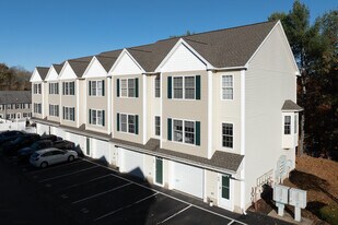 7 Crown Point Dr in Dover, NH - Building Photo