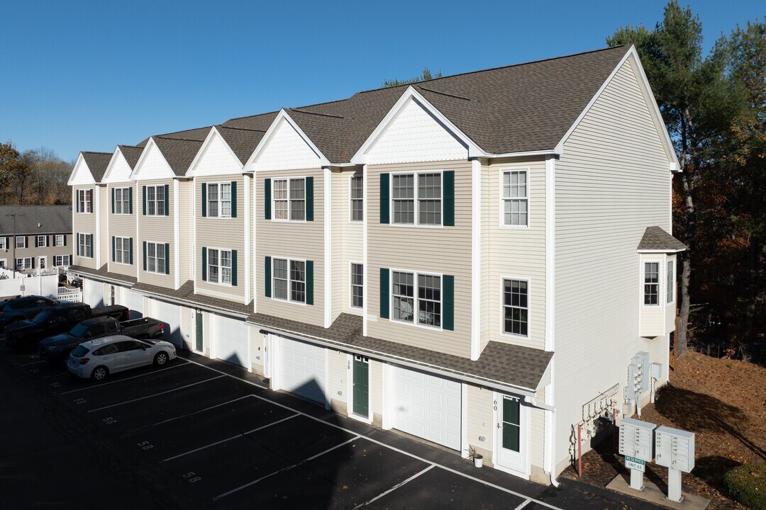 7 Crown Point Dr in Dover, NH - Building Photo