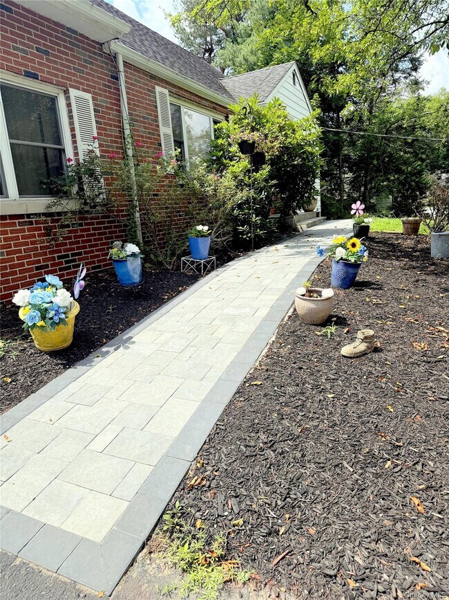 8 Windmill Ln in New City, NY - Building Photo - Building Photo