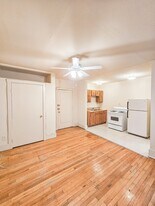 1100 W Roscoe St, Unit 16 in Chicago, IL - Building Photo