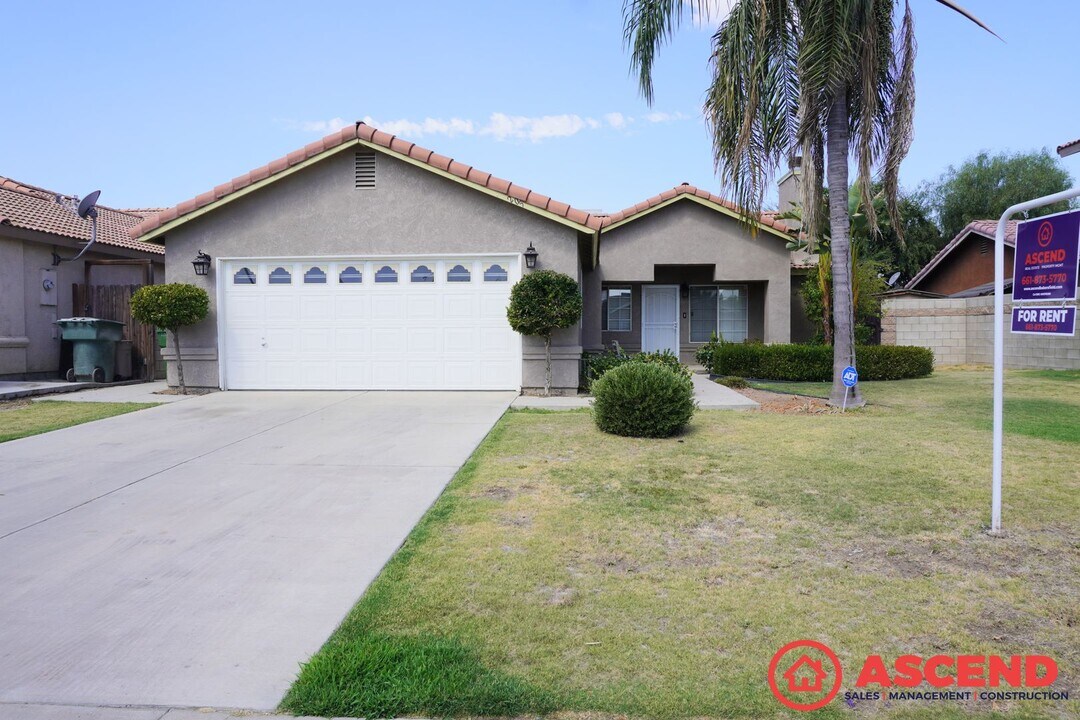 205 Peters St in Wasco, CA - Building Photo