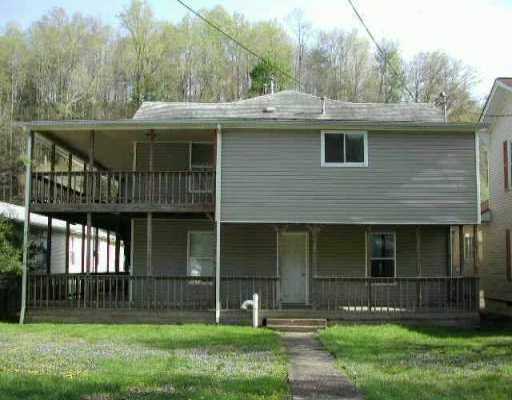 210 Koontz Ave in Clendenin, WV - Foto de edificio - Building Photo