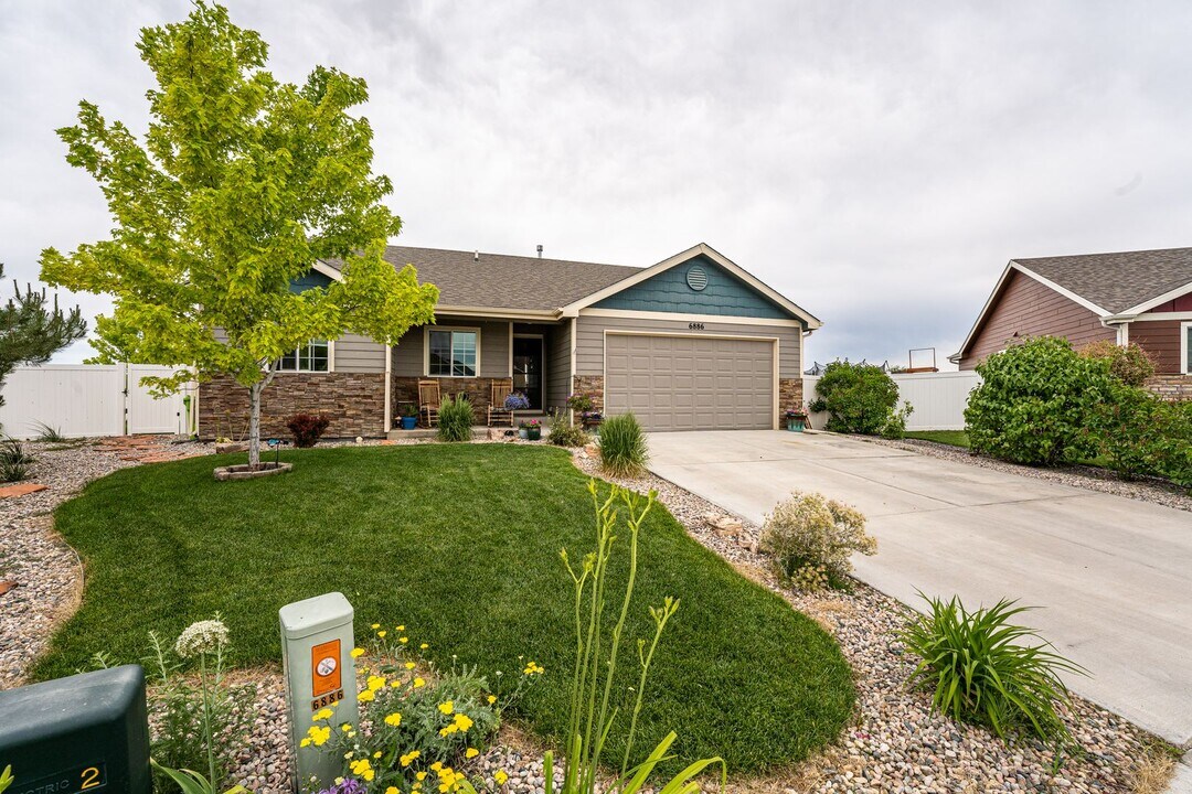 Beautiful 3 Bedroom, 2 Bathroom Ranch – Available Early April! in Wellington, CO - Building Photo