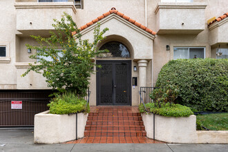 7236 Amigo Ave in Reseda, CA - Foto de edificio - Building Photo