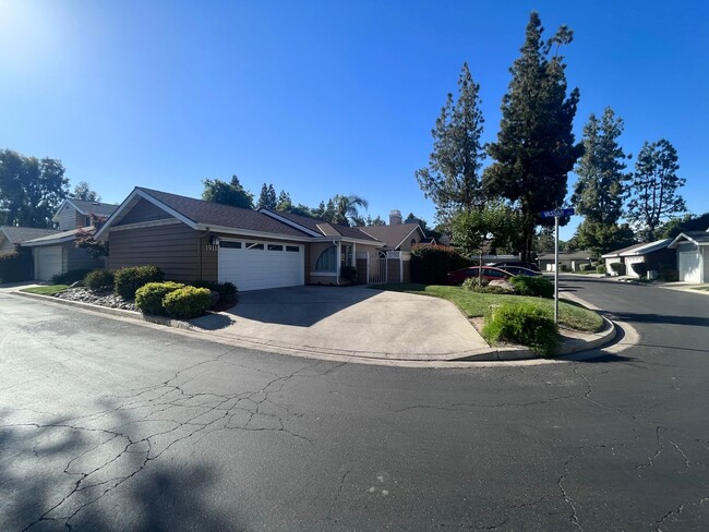 1911 S Cain Ct in Visalia, CA - Building Photo - Building Photo