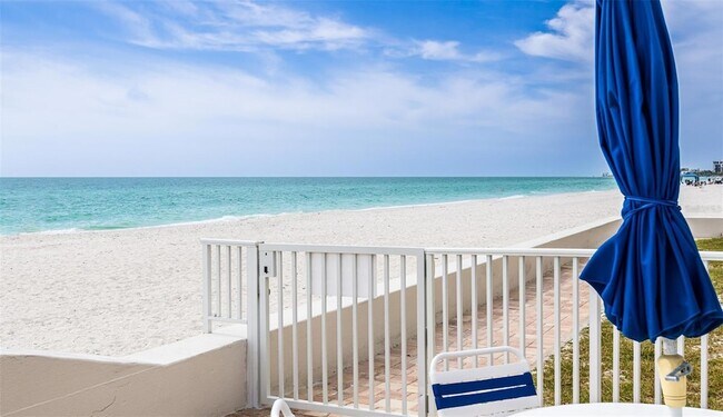 1900 Benjamin Franklin Dr in Sarasota, FL - Building Photo - Building Photo