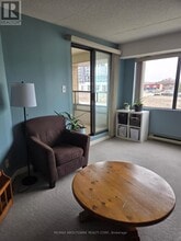 100 Bronte Rd in Oakville, ON - Building Photo - Building Photo