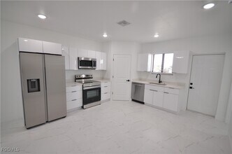2188 Barker Blvd in Ft. Myers, FL - Building Photo - Building Photo