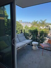 803 N Harvard Blvd in Los Angeles, CA - Foto de edificio - Building Photo