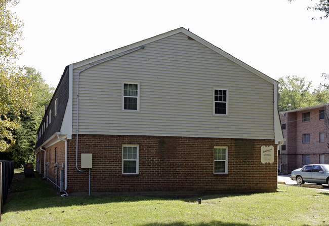 Estratbrook North in Richmond, VA - Foto de edificio - Building Photo