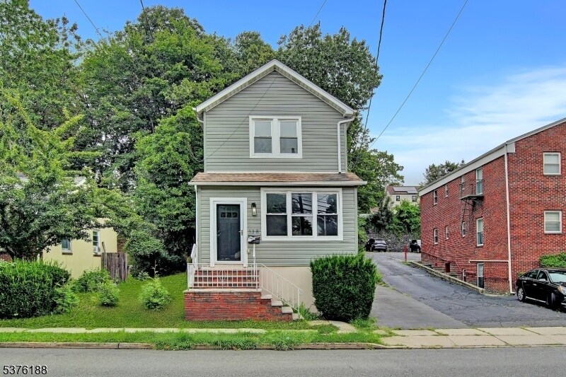 138 Bloomfield Ave in Nutley, NJ - Building Photo