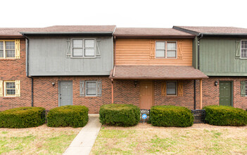 Woodside Townhomes in Radcliff, KY - Building Photo - Building Photo