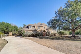 445 Hanging Oak in Spring Branch, TX - Building Photo - Building Photo