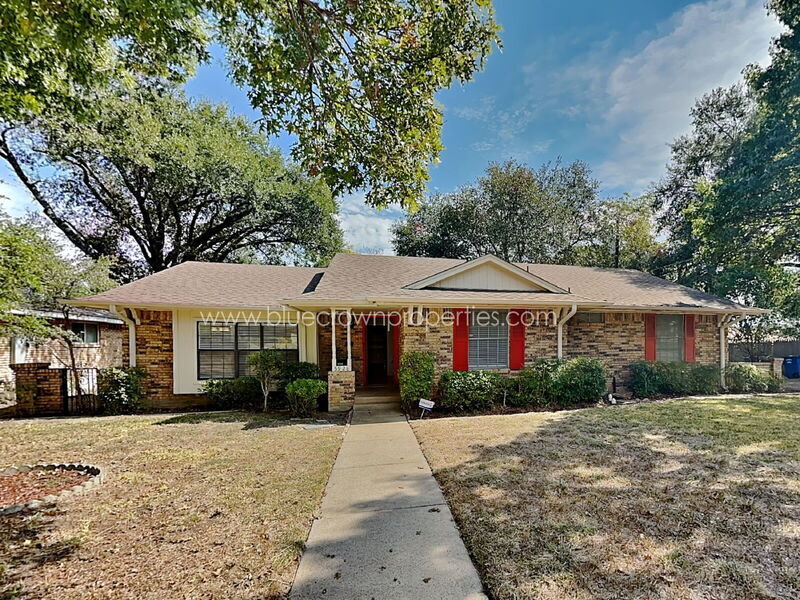 5928 Fox Hill Ln in Dallas, TX - Building Photo