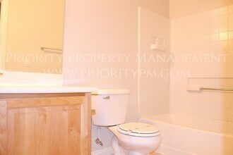 7127 Cabin Fever St in Las Vegas, NV - Building Photo - Building Photo