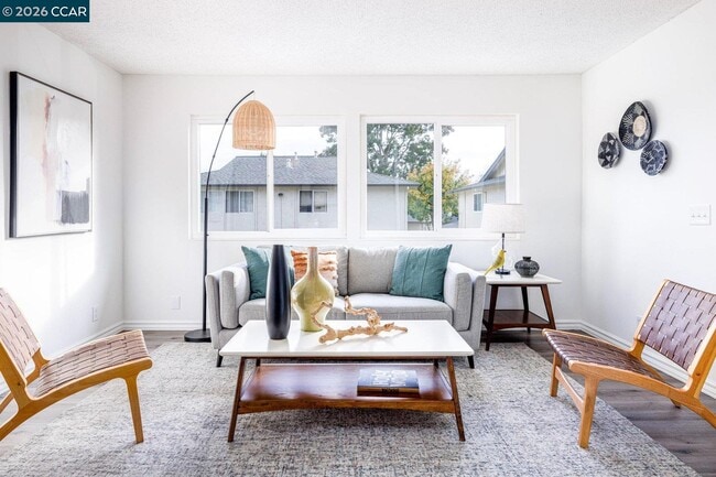 1033 Mohr Ln in Concord, CA - Building Photo - Building Photo