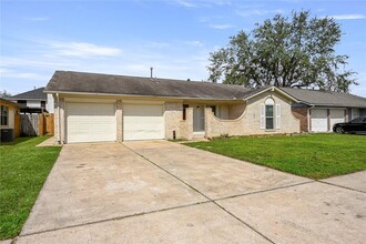 1719 Wentwood Dr in Pasadena, TX - Building Photo - Building Photo