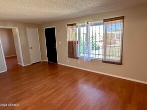 2411 W Hazelwood St-Unit -277 in Phoenix, AZ - Foto de edificio - Building Photo