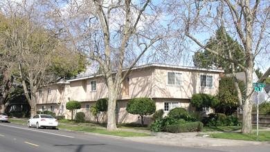 331 Alhambra Blvd in Sacramento, CA - Building Photo - Building Photo