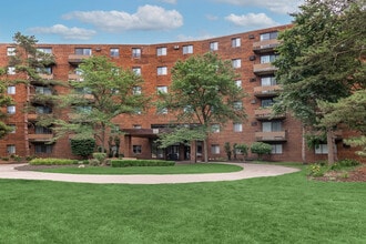 Chestnut Lake in Strongsville, OH - Building Photo - Building Photo