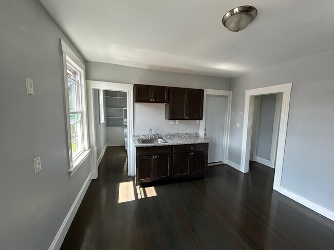 26 Arlington St, Unit 2 in Bridgeport, CT - Building Photo - Building Photo