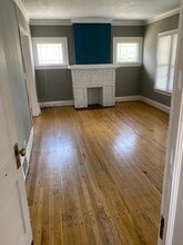 2114 Wascana Ave, Unit Upper in Lakewood, OH - Foto de edificio - Building Photo