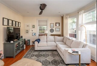 17 Lincoln St in Newport, RI - Foto de edificio - Building Photo