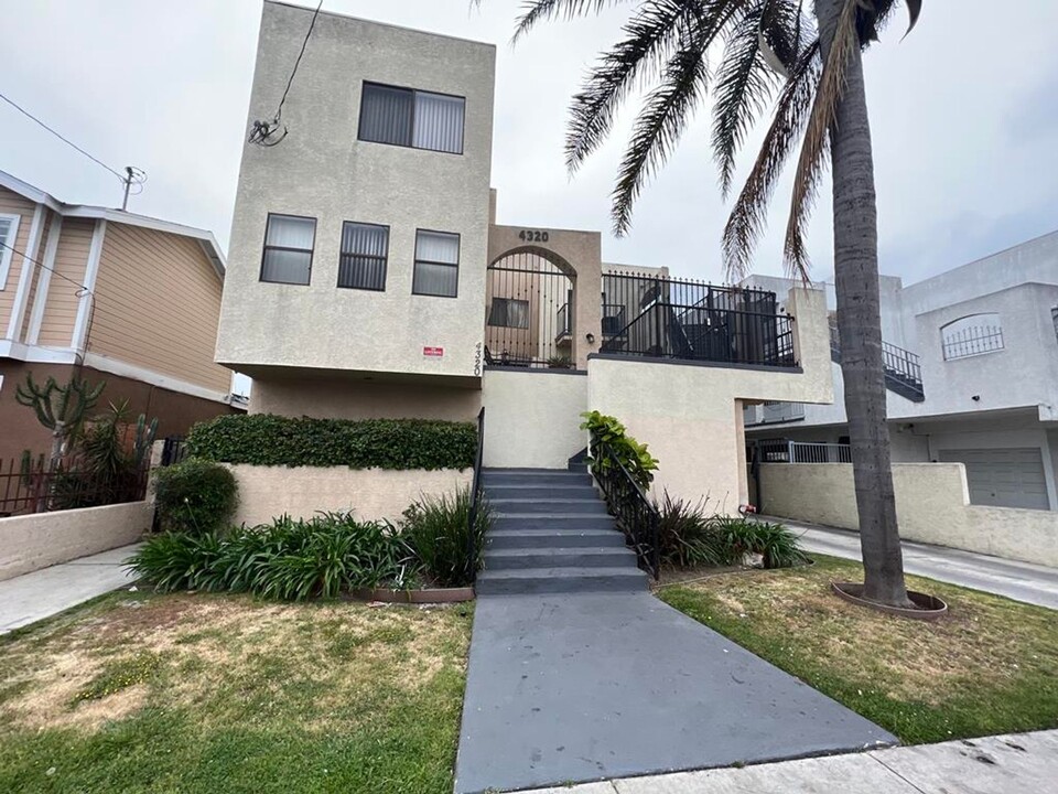 4320 W. 142nd ST. in Hawthorne, CA - Foto de edificio