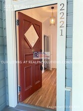 2221 NW Hoyt St in Portland, OR - Building Photo - Building Photo