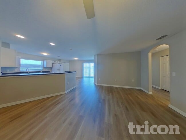 1445 Blossom Bayou Cir in Ruskin, FL - Foto de edificio - Building Photo