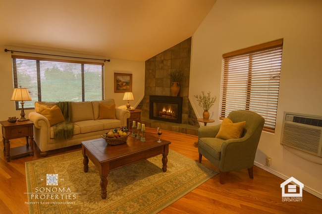 17225 Hillside Ave in Sonoma, CA - Building Photo - Building Photo