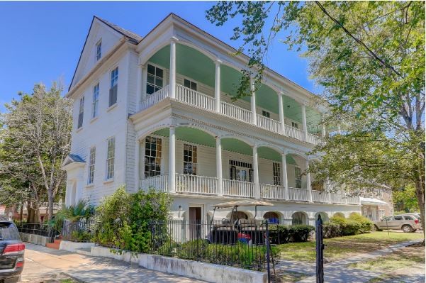 70 Ashley Ave in Charleston, SC - Building Photo