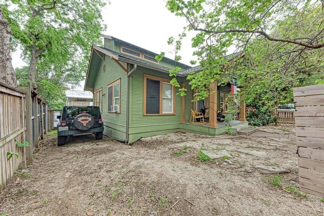 2834 Salado St in Austin, TX - Building Photo