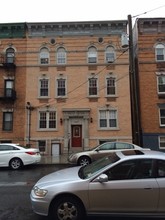 236 VAN HORNE St in Jersey City, NJ - Building Photo - Building Photo