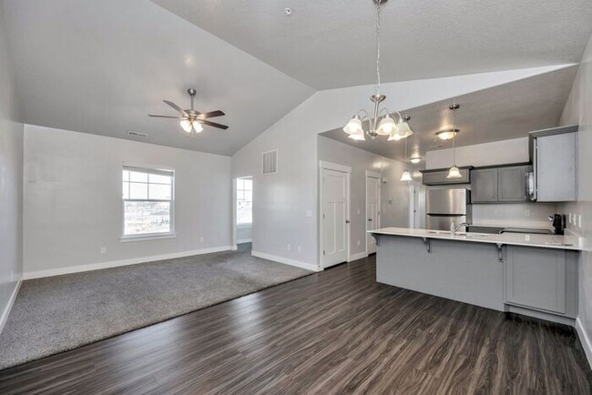 13062 Keegan Dr in Herriman, UT - Foto de edificio - Building Photo
