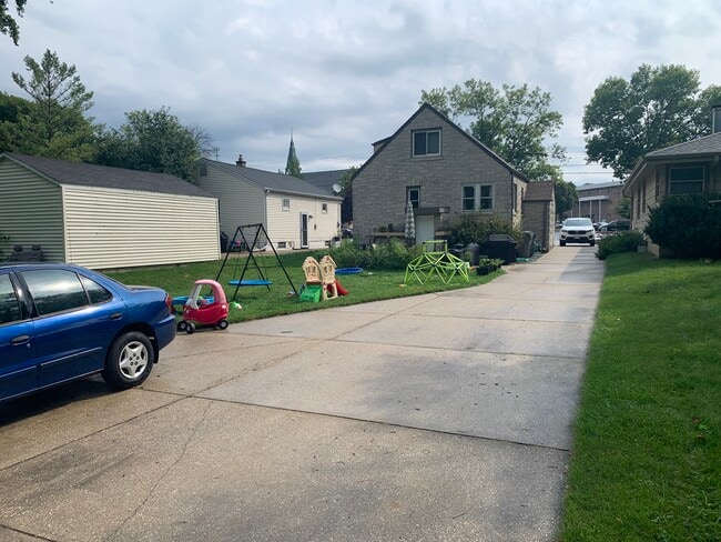 3269 S 95th St in Milwaukee, WI - Building Photo - Building Photo