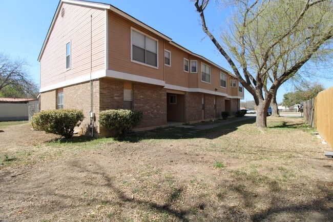 property at 949 Schertz Pkwy