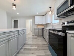 13 Gladstone St, Unit 2 in Everett, MA - Building Photo - Building Photo