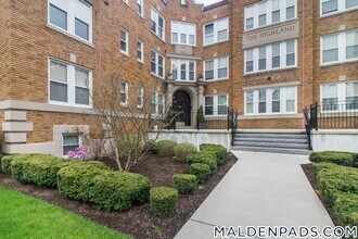 170 Maple St, Unit 207 in Malden, MA - Foto de edificio - Building Photo