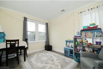 215 W Saint Georges Ave, Unit 2nd Floor in Linden, NJ - Foto de edificio - Building Photo