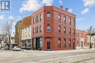 68 Peel St in Norfolk, ON - Building Photo