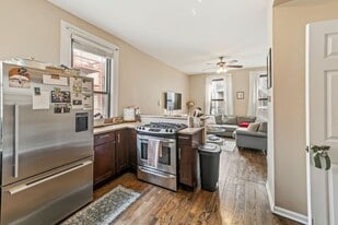 1214 W Melrose St in Chicago, IL - Building Photo